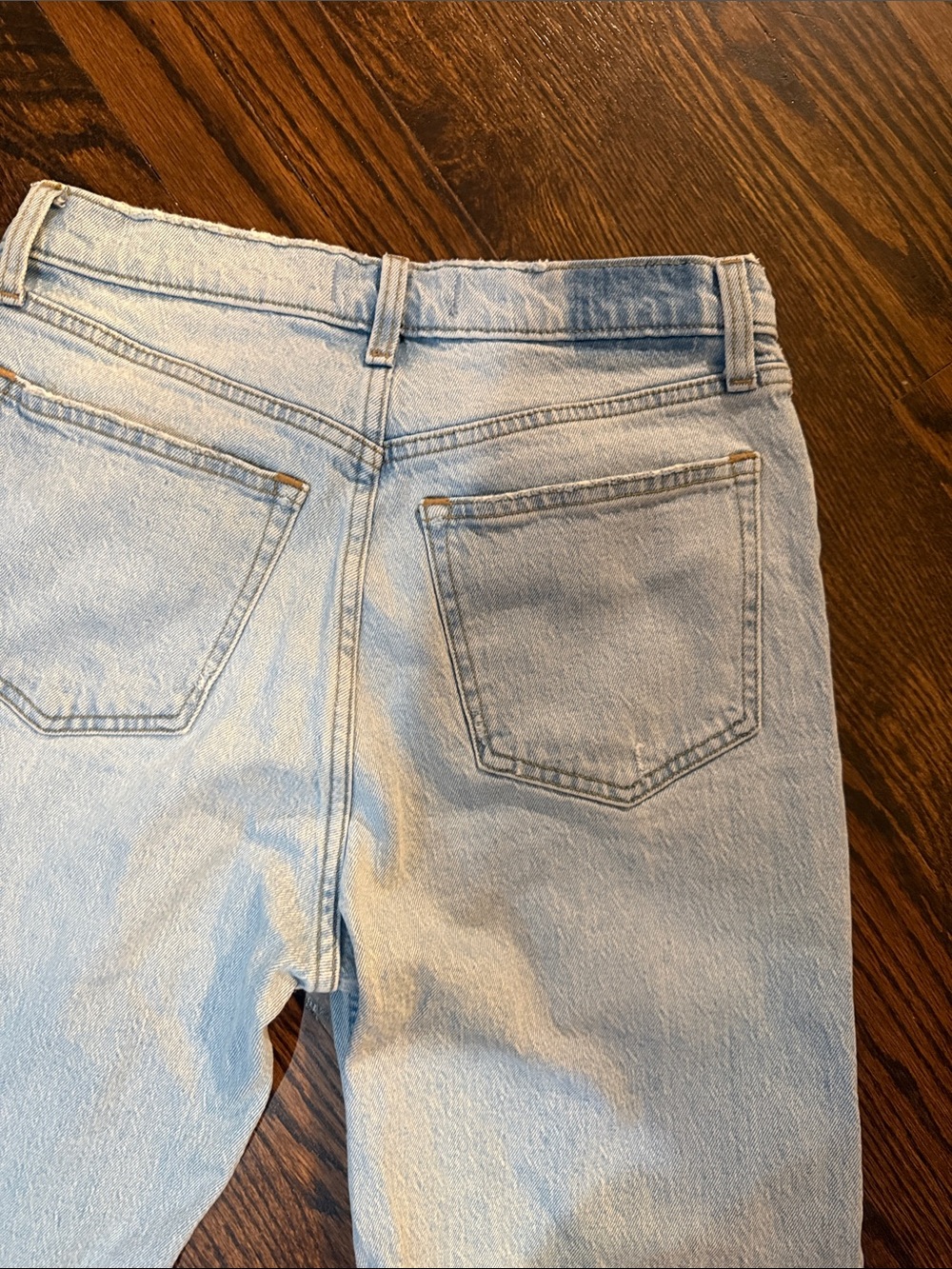Abercrombie & Fitch The 90s Relaxed High Rise Jeans Light Wash Distressed